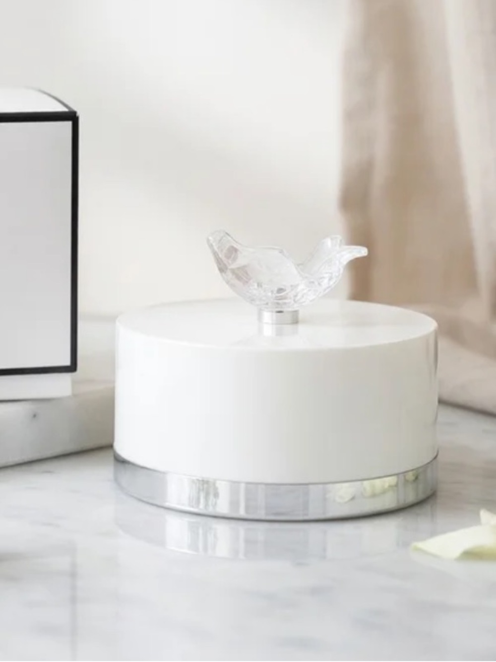 New Oscar De La Renta Body Powder - Picture 3 of 14